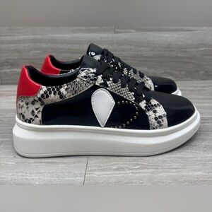 Patrizia Spring Step Heartthrob Lace Up Sneakers Womens Size 36 US 5.5-6